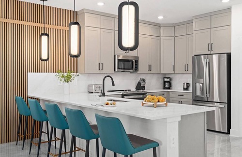 Florida Center House | Remarkable Retreat | International Drive villa w/magic theme BR, theater, pool