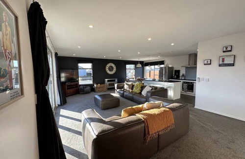 Twizel House | Remarkable Rhoboro Retreat