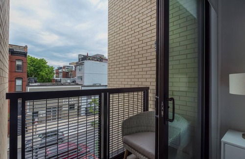 Shaw Apartment | Remarkable Shaw 1BR w/W/D, nr Restaurants & National Park, by Blueground