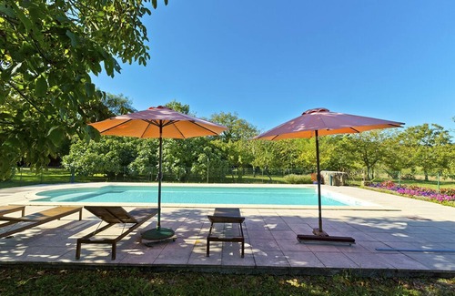 Loubressac Cottage | Remarkable spacious gite, swimming pool, terrace, Dordogne valley in the Lot