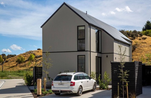 Kawarau Falls House | Remarkables View, 1BDR, Wi-Fi