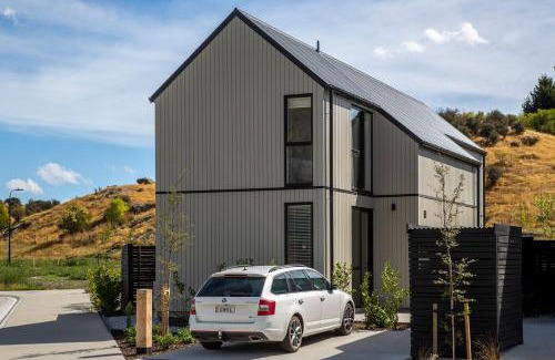 Kawarau Falls House | Remarkables View, 1BDR, Wi-Fi