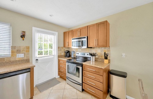 Oyster Bay House | Remodel Home w/Heated pool, patio & gas grill