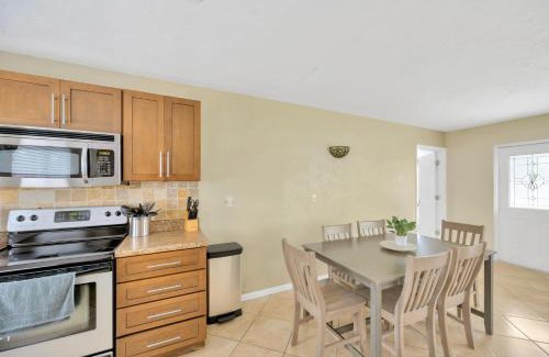 South Sarasota House | Remodel House with Heated pool, patio and gas grill!