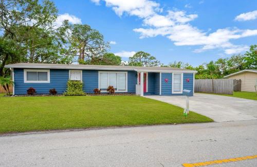 South Sarasota House | Remodel House with Heated pool, patio and gas grill!