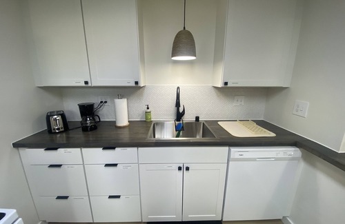 Taku - Campbell Apartment | Remodeled 1 bed apt near airport in quiet neighborhood, unit 4