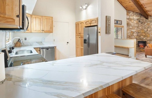 Incline Village Cabin | Remodeled 2 Bedroom Modern Cabin. 12-1 Arcade. Close to Beaches/Golf/Skiing!