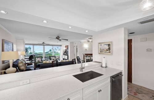 Park Shore Condo | Remodeled 2 bedroom Beachfront condo with wet bar - CL0102