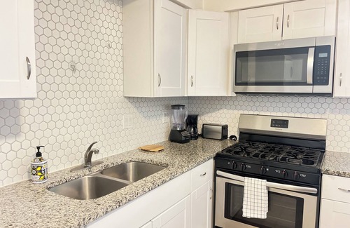 Albuquerque Apartment | remodeled 2 br apt with AC, washer and dryer