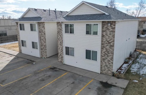 Brighton House | Remodeled 2 King Beds close to DIA and Barr Lake