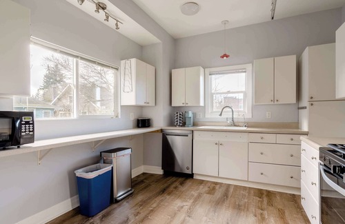 Richmond House | Remodeled 2BR - Walk to Coffee, Bars & More