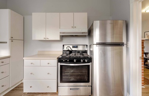 Richmond House | Remodeled 2BR - Walk to Coffee, Bars & More