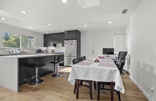 San Tomas House | Remodeled 3 bdrm 2bath home w natural lights