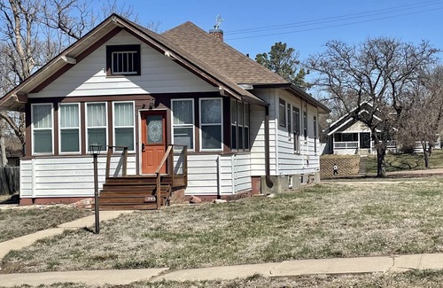 Chamberlain House | Remodeled 3 bed/1bath, w/ yard..walk to shop, eat and entertainment. Sleeps 8+