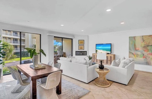 Orchid Island Condo | Remodeled 3 bedroom condo, only 100 feet from the sandy private beach. Sleeps 10