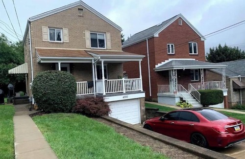 Greenfield House | Remodeled 3BR/1.5B, huge yard, off street pk