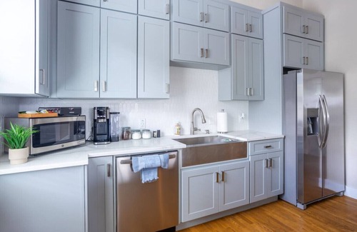 Eastside Promise Neighborhood Apartment | Remodeled 3BR Bungalow | King Bed | 1 mi from DT