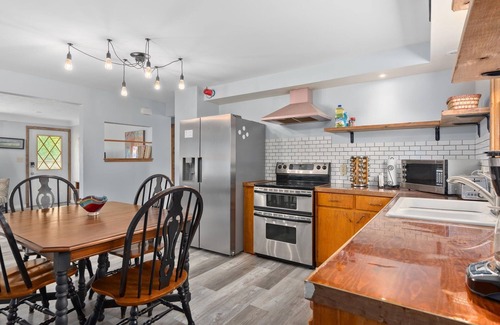 Pepin House | Remodeled 4 Bed Home by Wedding Venues w/Bonfire