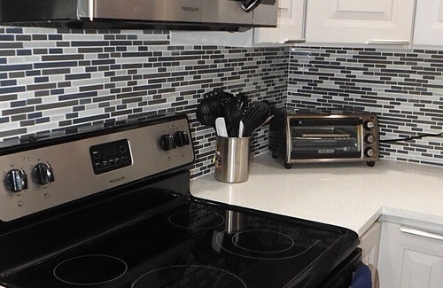 Fort Lauderdale House | Remodeled 4 bedroom - 5 beds 2 full baths house 10 miles to Ft. Lauderdale beach
