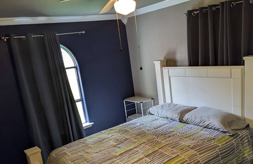 Cedar Creek Reservoir House | Remodeled 4 BR Lake Front Getaway Sleeps 14