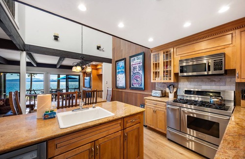 Brockway House | Remodeled 4BR Lakefront w/Exceptional Amenities
