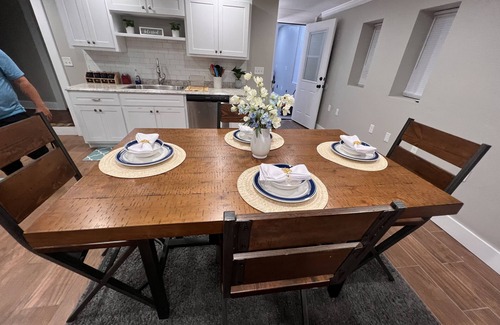 Lake City House | Remodeled and Convenient Downtown High Springs Retreat