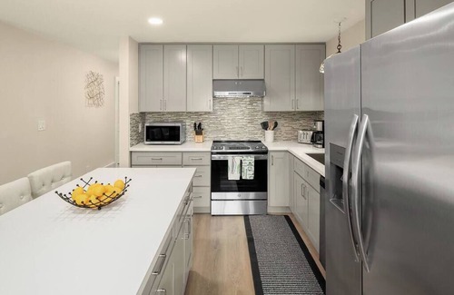 Lake Hills House | Remodeled Bellevue Family home w AC close to everything