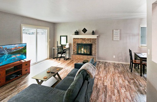 Broken Arrow House | Remodeled Broken Arrow Home -Dogs OK -Safe Location -Fully Privacy Fenced Yard