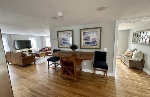 Old Mystic House | Remodeled Charming Cape. 5 mins from Olde Mistick Village, Seaport, and downtown