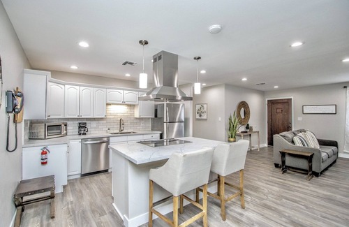 Tempe House | 🏜 🌵Remodeled Charming Urban Desert Retreat with billiard-room🎱Dog Friendly🐾