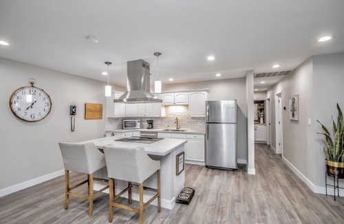 Tempe House | 🏜 🌵Remodeled Charming Urban Desert Retreat with billiard-room🎱Dog Friendly🐾