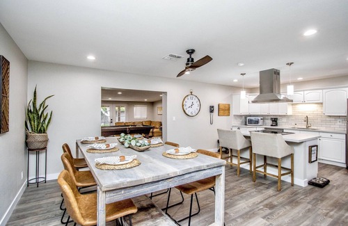 Tempe House | 🏜 🌵Remodeled Charming Urban Desert Retreat with billiard-room🎱Dog Friendly🐾