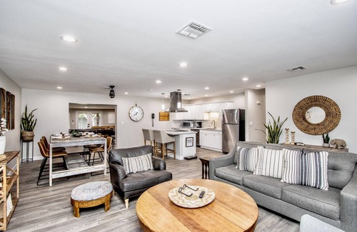 Tempe House | 🏜 🌵Remodeled Charming Urban Desert Retreat with billiard-room🎱Dog Friendly🐾