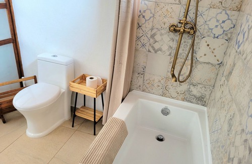 Tepoztlan House | Remodeled colonial style home, tranquil garden w/pool!