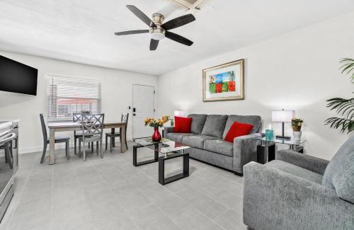 Madeira Beach Apartment | Remodeled Condo, 1 Block to Beach Access, Walkable to Restaurants! Fall Promo for Mondays & Thursdays!