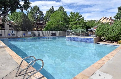 Boulder Condo | Remodeled Condo 2 BDR/2BA + Loft office, pool/hot tub