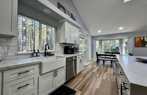 Pioneer Trail House | Remodeled Convenient Tahoe Retreat