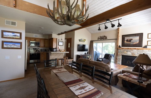 Mammoth Lakes Condo | Remodeled Cozy Retreat with creek view - Snowcreek 4 - TOML-CPAN-10380