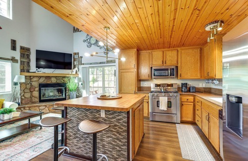 Crestline House | Remodeled Crestline Retreat: Walk to Lake Gregory!
