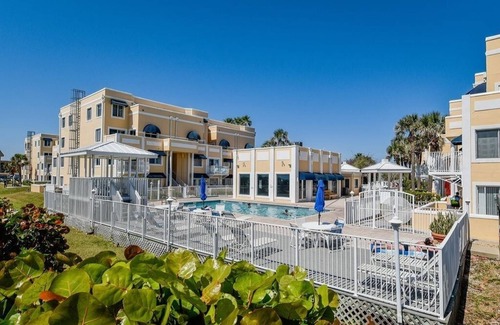 Port Canaveral Condo | Remodeled Direct Oceanview Condo - Pool, Hot Tub, Beach Access, Sleeps 4