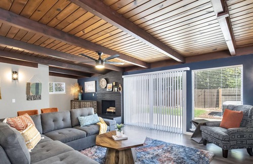 East Sacramento House | Remodeled East Sac Beauty with Garage + Hot-Tub