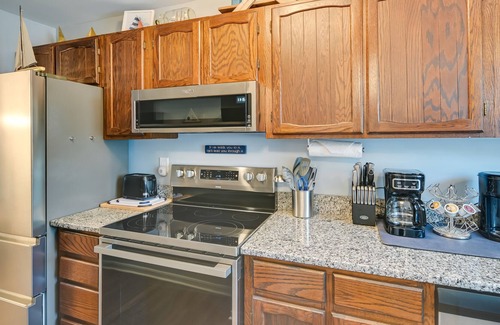 Lake Waccamaw House | Remodeled End Unit Townhome on Lake Waccamaw!