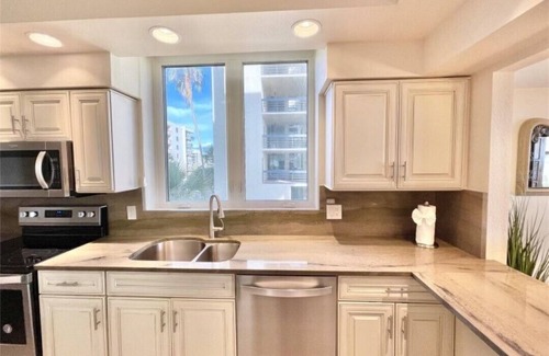 Longboat Key Condo | REMODELED! Enjoy a Taste of Paradise from an Oceanfront Condo on White Sands!