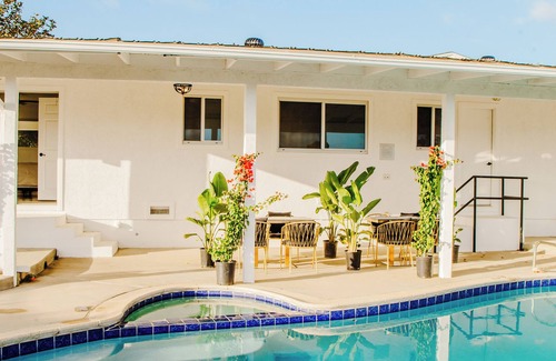 North Broadway House | Remodeled Estate w/pool and Serene Mountain Views, Central to city & Event Space