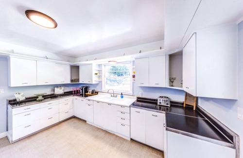 Julian House | Remodeled Farmhouse 3 miles from downtown Julian
