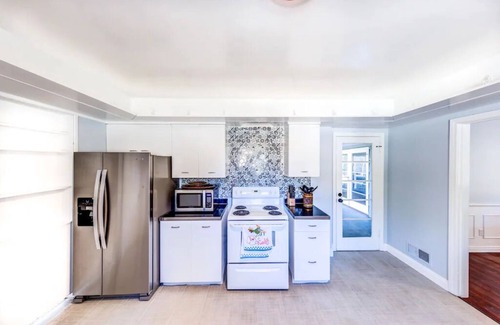 Julian House | Remodeled Farmhouse 3 miles from downtown Julian