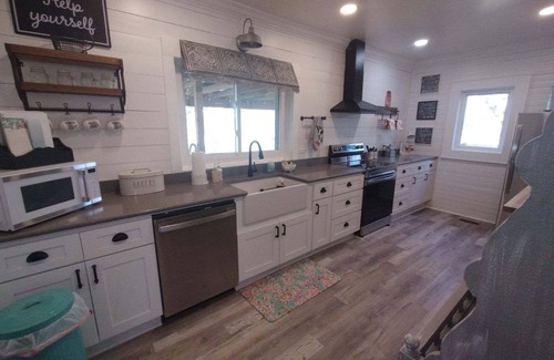 Brooks County Other | Remodeled farmhouse, close to Moultrie, Thomasville and Valdosta!