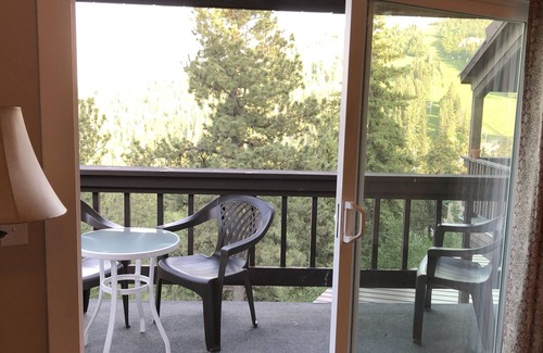 Lead Condo | Remodeled Fully Furnished Resort Condo at Terry Peak, Heart of the Black Hills!