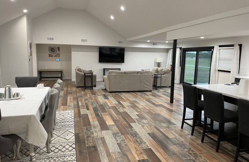 Brownsville House | Remodeled- Golf Course view