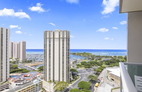 Ala Moana Apartment | Remodeled High-Rise Views In The Heart of Town